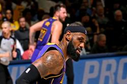 英雄联盟总决赛-湖人客场逆转马刺，取得四连胜