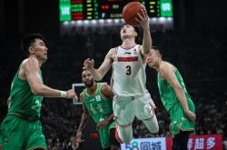 英雄联盟总决赛-篮网鏖战辽宁队，东契奇带队取胜