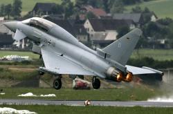 英雄联盟总决赛2025-双线叙事，铁血乌拉圭绞杀格子军团，磐石范戴克稳如定海神针