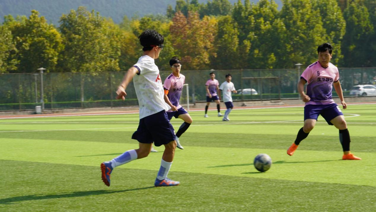 包含球队备战杯赛，备受赛季中期磨炼的词条