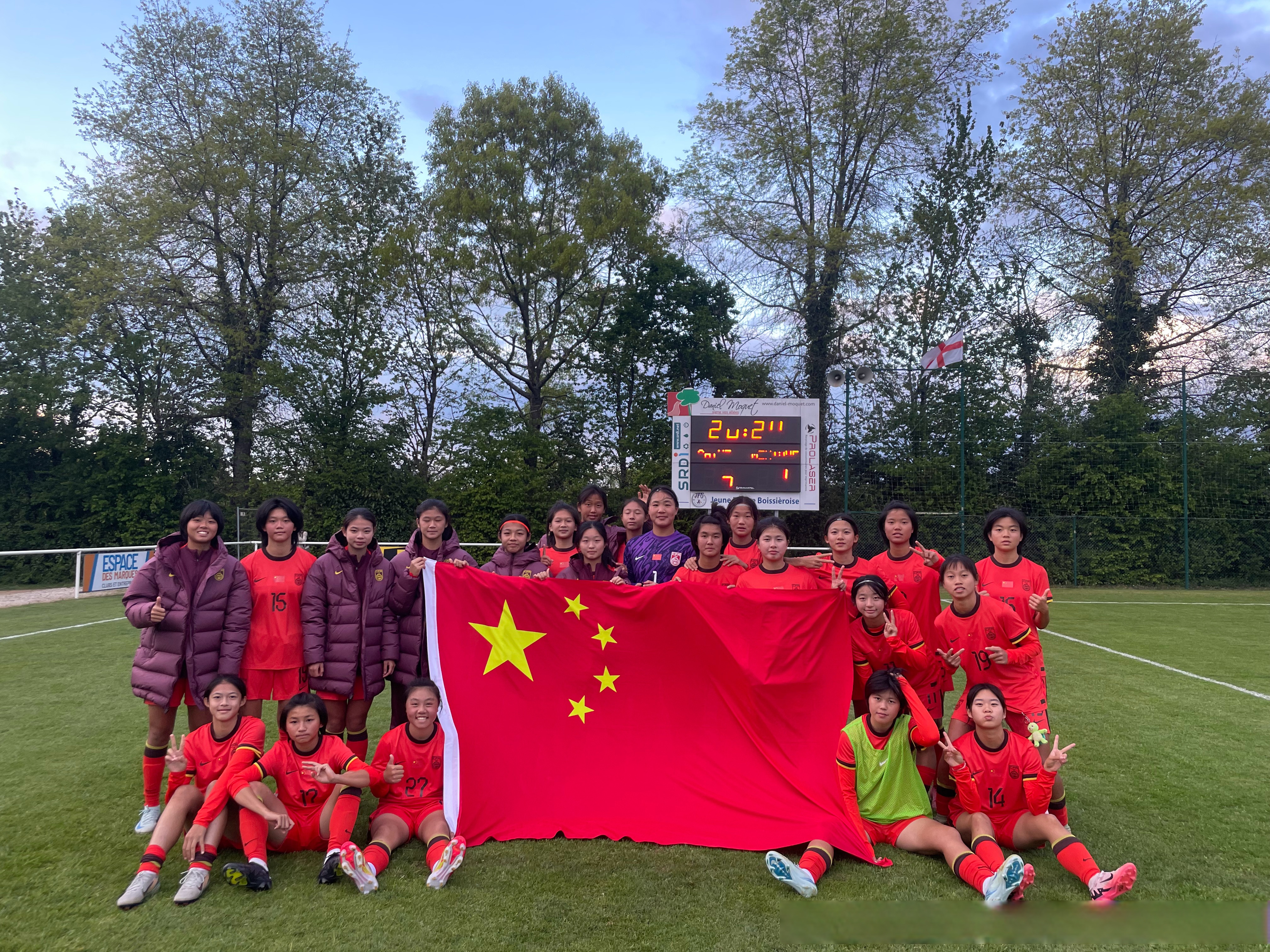 包含墨西哥女足领袖成功率队赢得胜利的词条