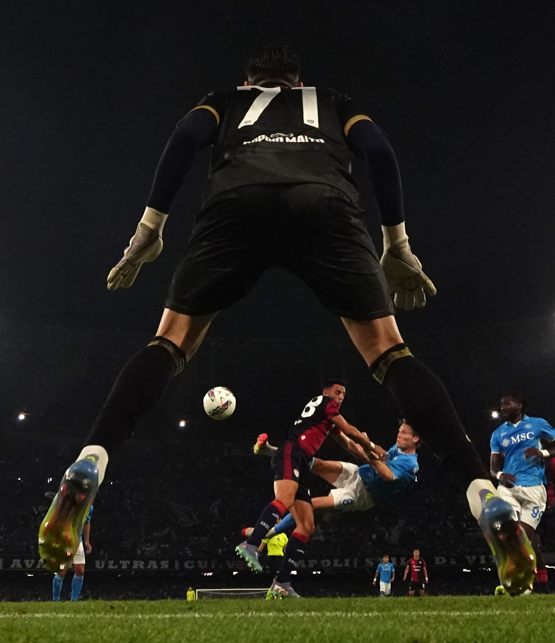 那不勒斯主场击败对手，继续保持不败战绩的简单介绍