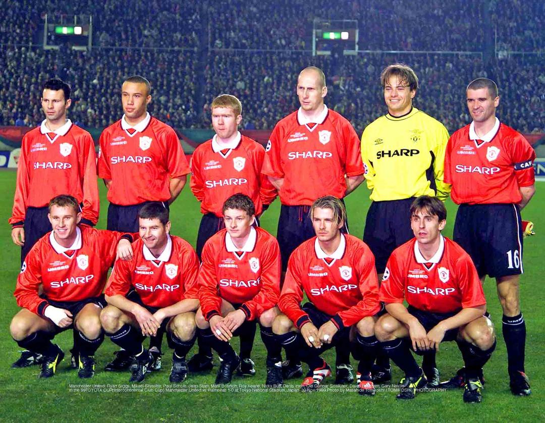 包含回顾足球经典时刻：传奇再现的词条