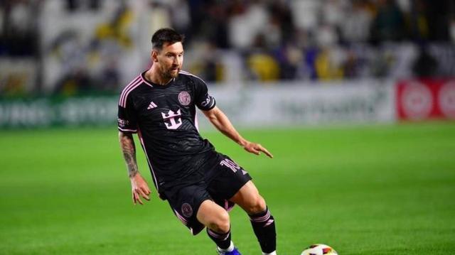 乌克兰完胜瑞典，姆巴佩点燃赛场