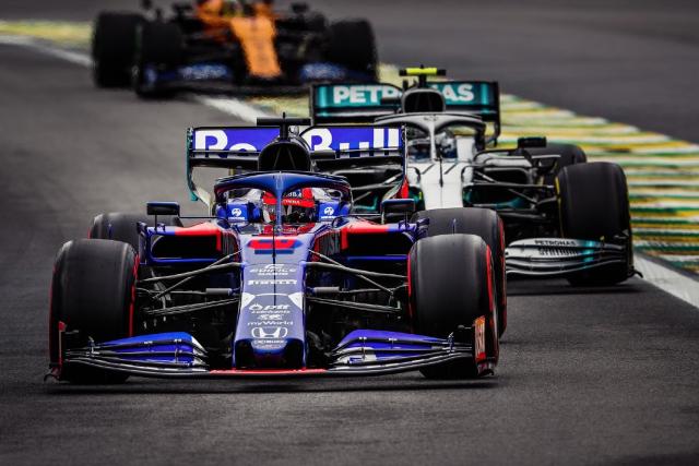 红牛车队轻取雷诺车队,拉塞尔惊艳四座 红牛车队轻取雷诺车队,拉塞尔惊艳四座