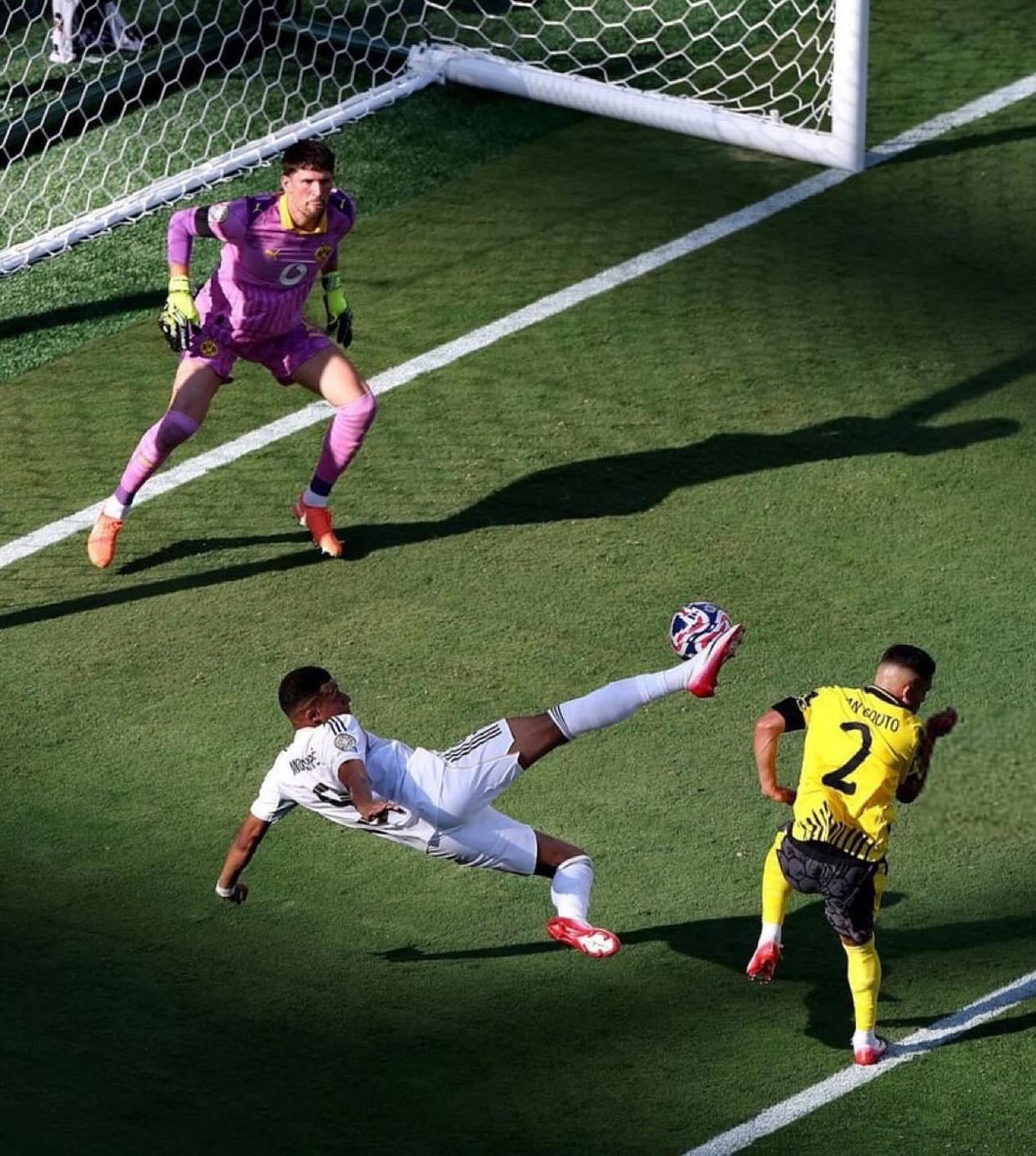 多特蒙德轻取尤文,姆巴佩点燃赛场 多特蒙德轻取尤文,姆巴佩点燃赛场